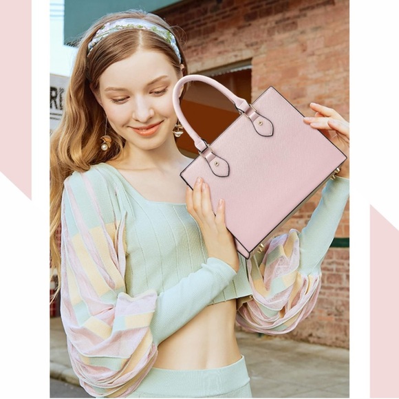 CHICAROUSAL Crossbody Purse // Light Pink - Picture 2 of 12